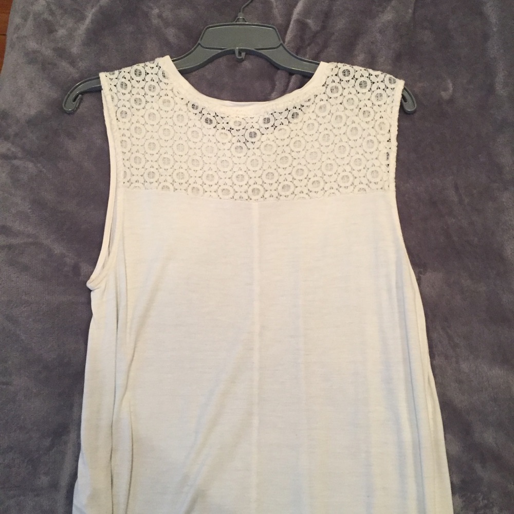 White top- PRICE DROP‼️ - Picture 2 of 2